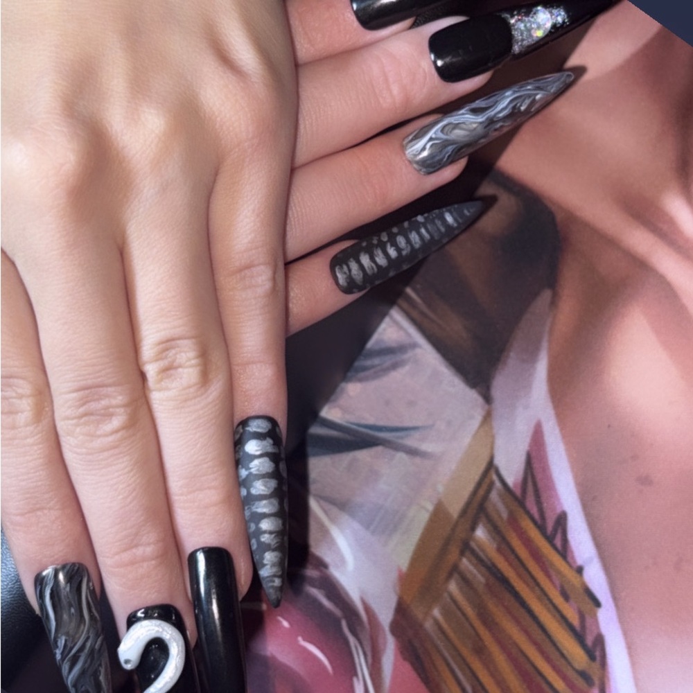 Midnight Venom Black And Silver Press-On Nails View 3